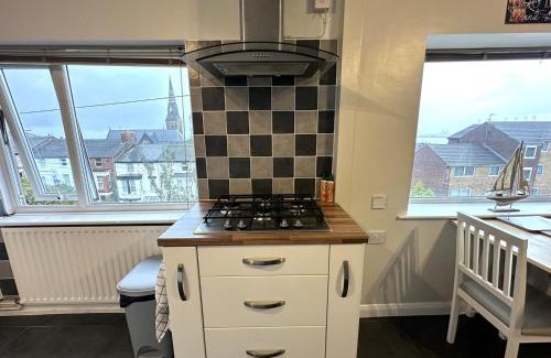 New Brighton Apartment | Bright Seaside Apartment with Stunning River Views