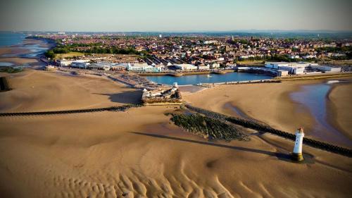 New Brighton Apartment | Bright Seaside Apartment with Stunning River Views