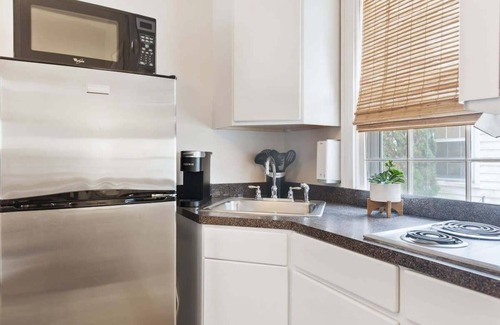 Cannonborough Elliotborough Apartment | Bright & Secluded Apartment with Pool Access