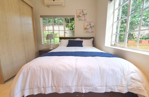 Greater Johannesburg Metropolitan Area House | Bright & Secure Unit In The Heart Of Sandton