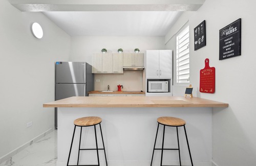 Manati Apartment | Bright & Sleek | Modern Kitchen | Smart TV Setup | Quiet Retreat