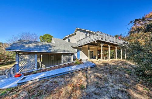 Southern Shores House | Bright Southern Shores Family Home Less Than 1 Mi to Beach