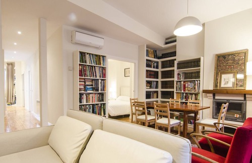 Golden Triangle of Art Apartment | Bright & Spacious 2BD 2BTH - City Center
