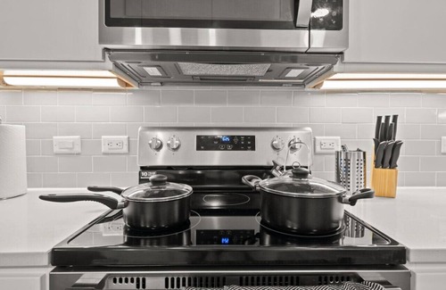 Tampa Apartment | Bright, Spacious 2BD in heart of Tampa | Free Prkg