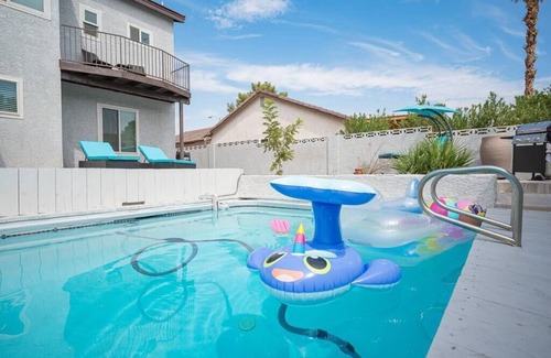 Green Valley North Villa | Bright, Spacious, and Secluded Pool Getaway! Fall in Love in Las Vegas