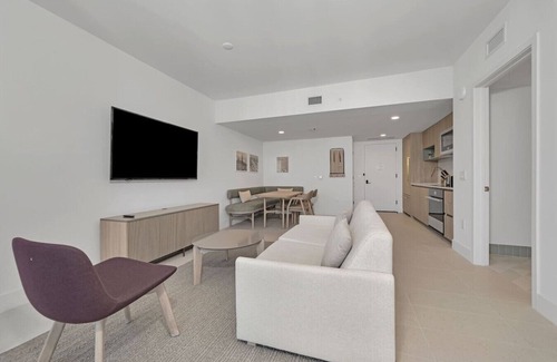 Downtown Miami Condo | Bright & Spacious Modern 1BR