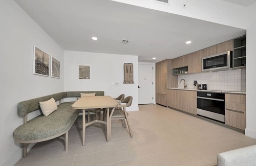 Downtown Miami Condo | Bright & Spacious Modern 1BR
