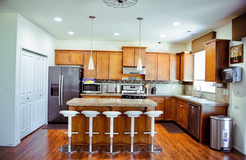 Kent House | BRIGHT & SPACIOUS MODERN HOUSE WITH GORGEOUS LANDSCAPE + ACnSEATTLE