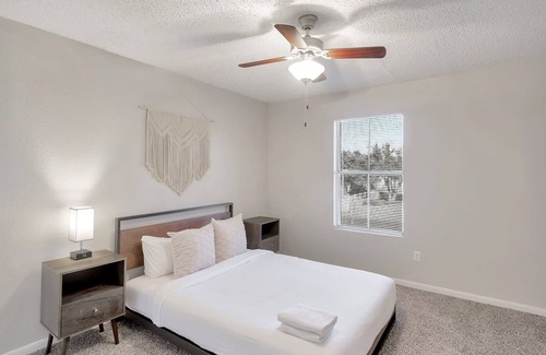 Midland Condo | Bright Stay with Gym next to Midland College