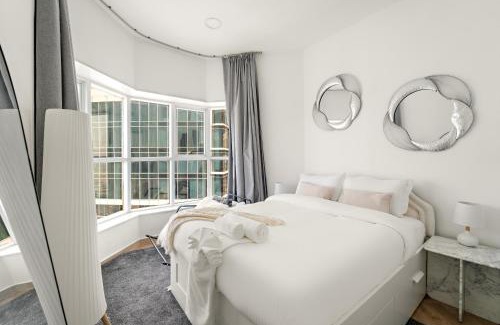 Jumeirah Lake Towers Apartment | Bright Studio in Dubai Gate 2