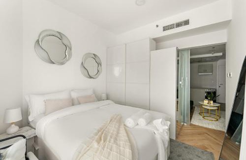 Jumeirah Lake Towers Apartment | Bright Studio in Dubai Gate 2