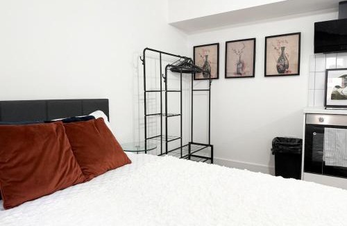 Hoxton West Apartment | Bright Studio in Old Street 2