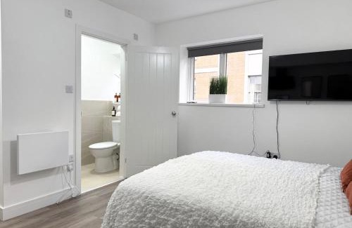 Hoxton West Apartment | Bright Studio in Old Street 2