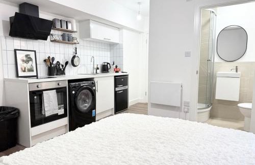 Hoxton West Apartment | Bright Studio in Old Street 2