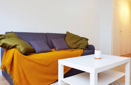 Vanves Apartment | Bright Studio Near Paris Expo & Metro/Elevator