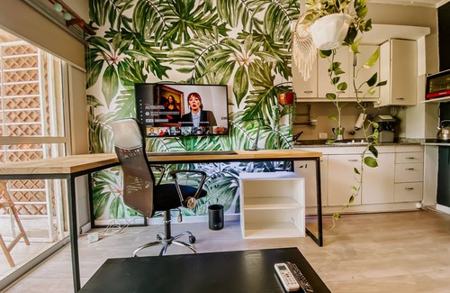 Parana Apartment | Bright Studio with balcony, hammock and big desk