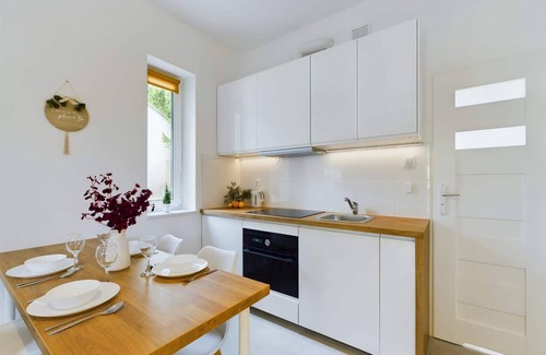 Wlochy Apartment | Bright Studios | Garden | Near Airport | Warsaw