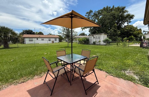 Buena Ventura Lakes House | Bright Stylish Retreat Close to Disney Parks & Univesal