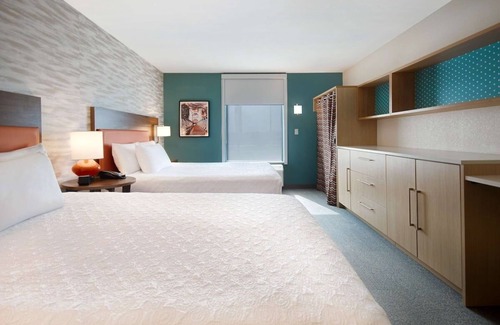 University Hotel | Bright Suite Perfect for Families Near Eastland Lake