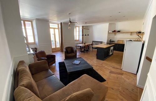 Embrun Apartment | Bright through-apartment in the heart of the historic center!