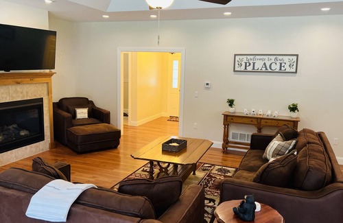 Bolton Landing House | Bright & Tranquil Bolton Gem - mins from Lake George!