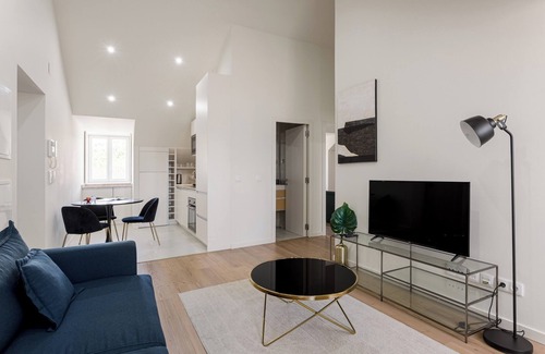 Linda-a-Velha Apartment | Bright Urban Haven with Chic Decor