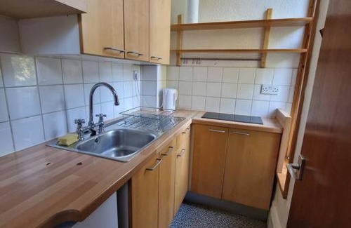 Highgate Apartment | Bright well located studio flat