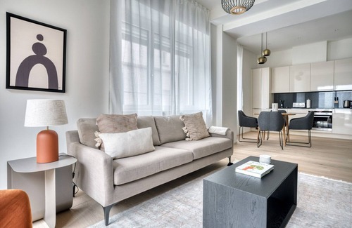 Sihlfeld Apartment | Bright Wiedikon 3.5 Room w/Storage & W/D, 3 min to Market, by Blueground