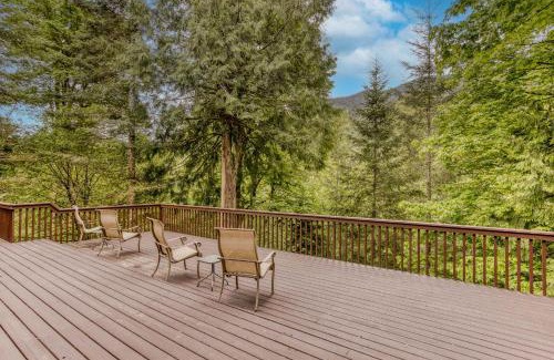 Welches House | Brightside Retreat by Salmon River - Family Friendly Spacious Peaceful Deck