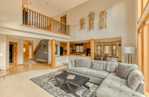 Welches House | Brightside Retreat by Salmon River - Family Friendly Spacious Peaceful Deck