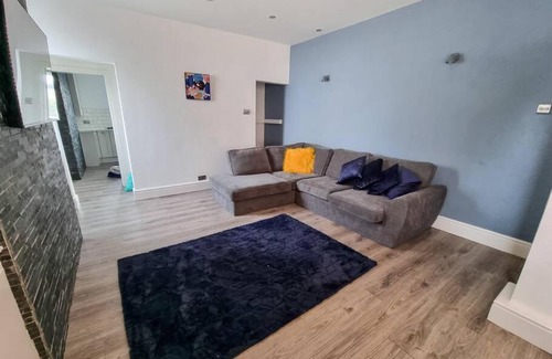 Worsley Apartment | Brilliant 2 Bedroom Home in Worsley