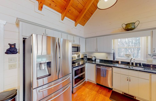 Clayton House | Brilliant cabin with mountain view, fireplace, air hockey, central AC & W/D