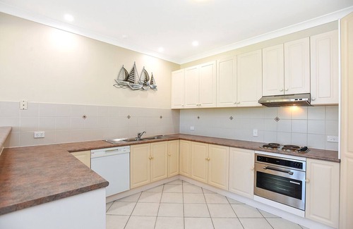 Goolwa North House | Bring the Boat, Kayak or Fishing Rod - Spa Bath - Free Wi Fi, Netflix and Prime