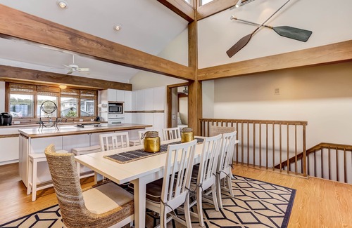 Fernandina Beach Hotel | Bring your dog on vacation to this oceanfront house. Amazing views and lots of parking.