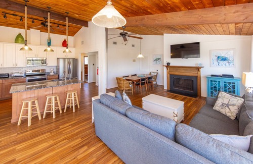 Sandbridge House | Bring your Pup! Charming Cottage steps from the Beach, Elevator!