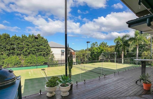 Tarragindi House | Brisbane Oasis+Spa tennis court