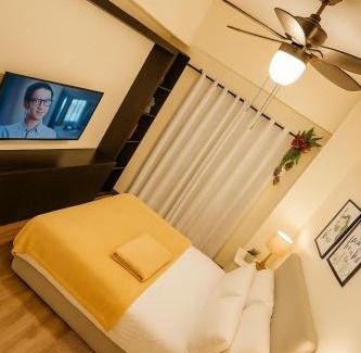 Baguio Apartment | BristleRidge Near JohnHay Fast Wi-Fi Balcony
