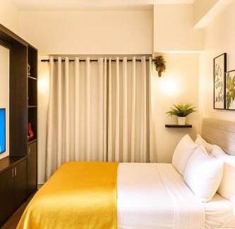 Baguio Apartment | BristleRidge Near JohnHay Fast Wi-Fi Balcony