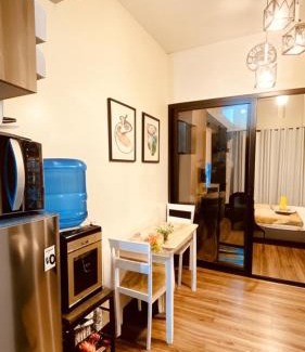 Baguio Apartment | BristleRidge Near JohnHay Fast Wi-Fi Balcony