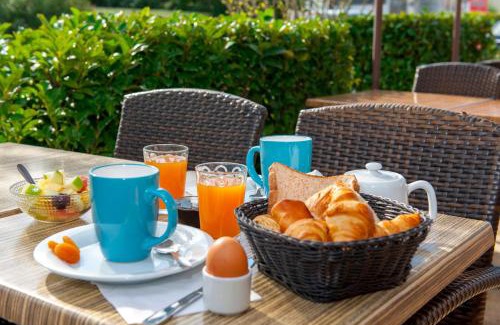 Avignon Hotel | Brit Hotel Avignon Sud Le Calendal