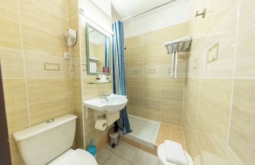 Cap d'Agde Hotel | Brit Hotel Confort Helios Agde