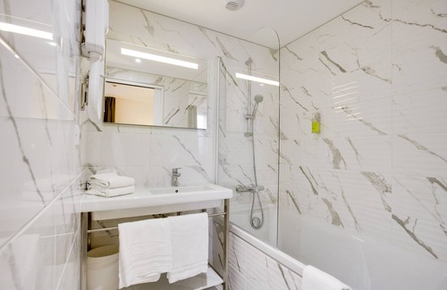 Loches Hotel | Brit Hotel Confort Loches