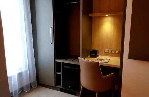 Vieux Vichy Hotel | Brit Hotel de Grignan Vichy