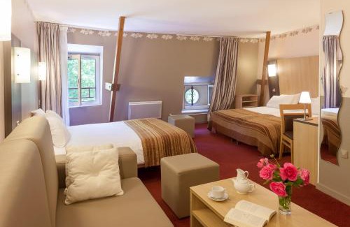 Chinon Hotel | BRIT HOTEL Le Lion d'Or CHINON