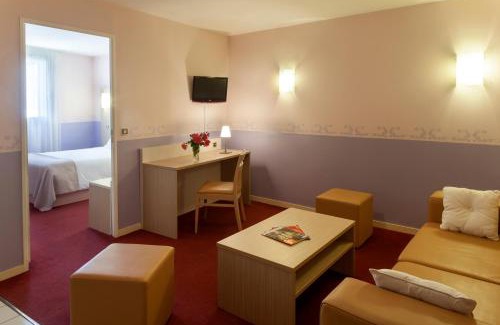 Chinon Hotel | BRIT HOTEL Le Lion d'Or CHINON