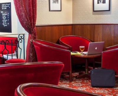 Chinon Hotel | BRIT HOTEL Le Lion d'Or CHINON