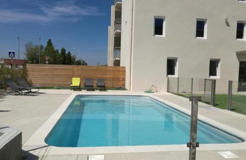 Saint-Mitre-les-Remparts Hotel | Brit Hotel Martigues Nord