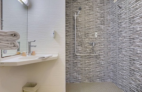 Reims Hotel | Brit Hotel Reims La Pompelle