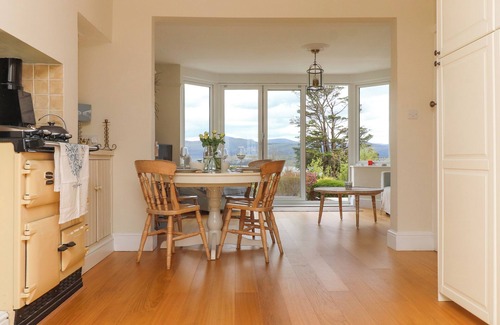 Borth-y-Gest Cottage | BRO GWYLAN, pet friendly, character holiday cottage in Porthmadog