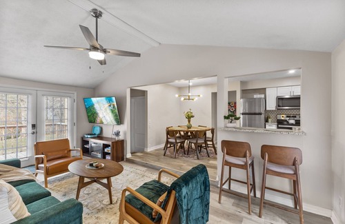 Indianapolis House | Broad Ripple Creekside Retreat - 4bd/2ba